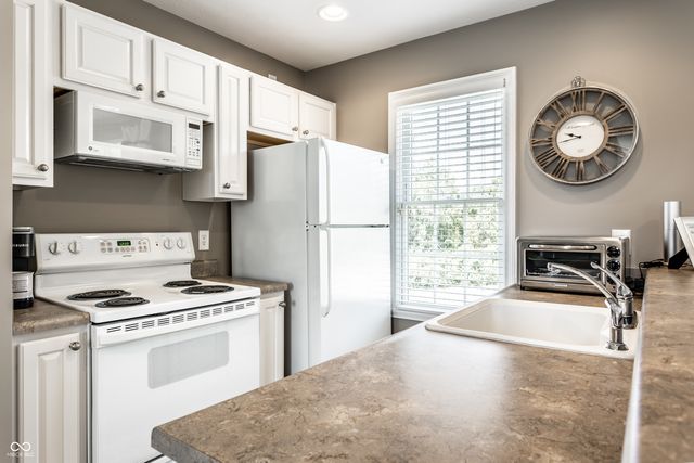 9162 Pleasant View Lane, Zionsville, IN 46077