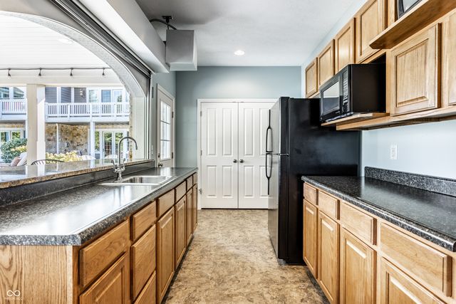 9162 Pleasant View Lane, Zionsville, IN 46077