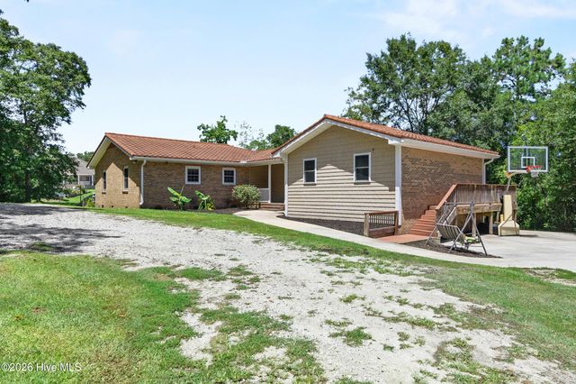 667 Hughes Road, Hampstead, NC 28443