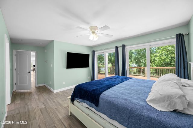 667 Hughes Road, Hampstead, NC 28443