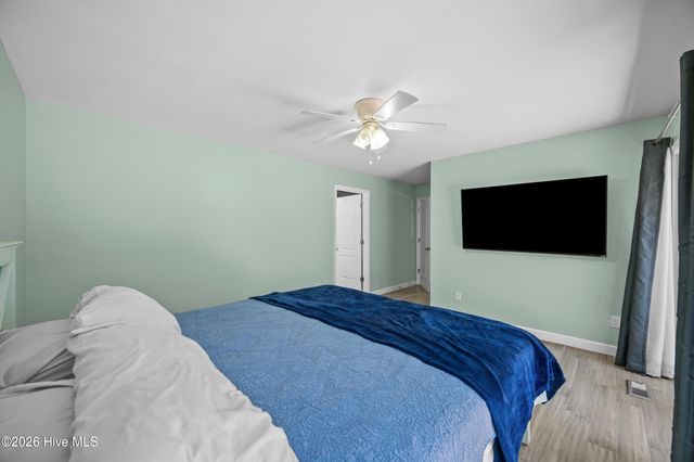 667 Hughes Road, Hampstead, NC 28443