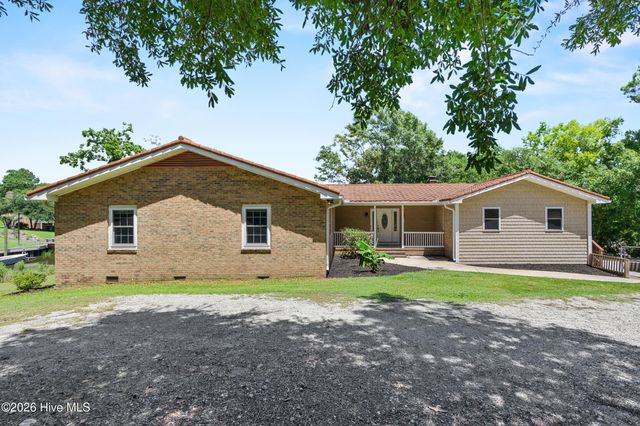667 Hughes Road, Hampstead, NC 28443