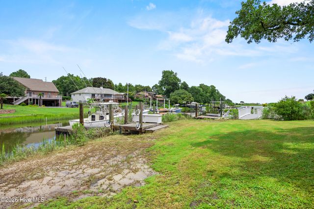 667 Hughes Road, Hampstead, NC 28443
