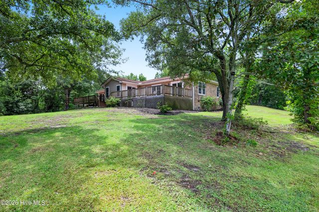 667 Hughes Road, Hampstead, NC 28443
