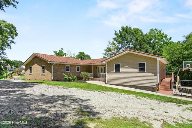 667 Hughes Road, Hampstead, NC 28443
