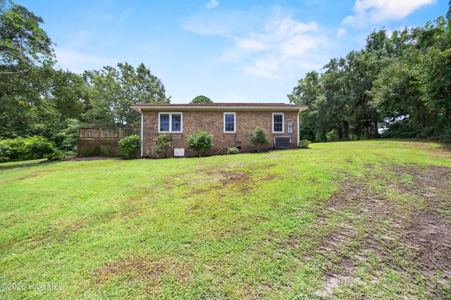 667 Hughes Road, Hampstead, NC 28443