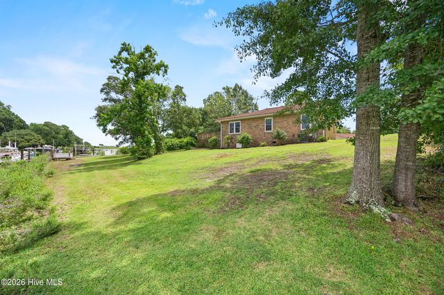 667 Hughes Road, Hampstead, NC 28443