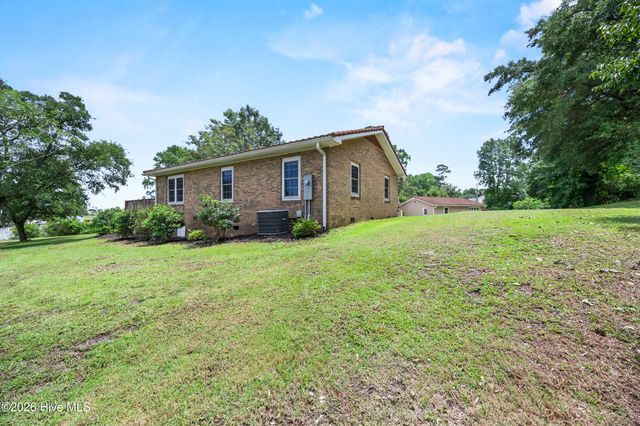 667 Hughes Road, Hampstead, NC 28443
