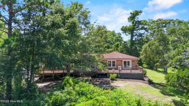 667 Hughes Road, Hampstead, NC 28443