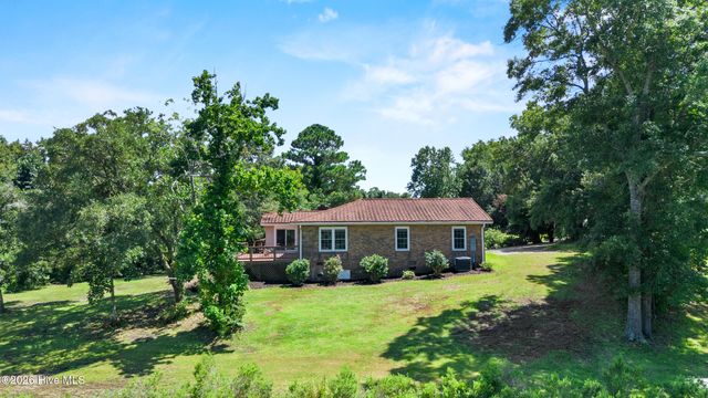 667 Hughes Road, Hampstead, NC 28443