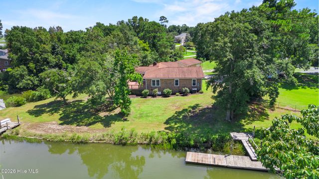 667 Hughes Road, Hampstead, NC 28443