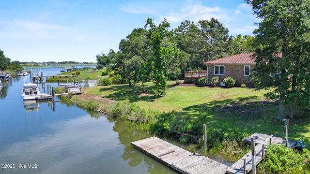667 Hughes Road, Hampstead, NC 28443