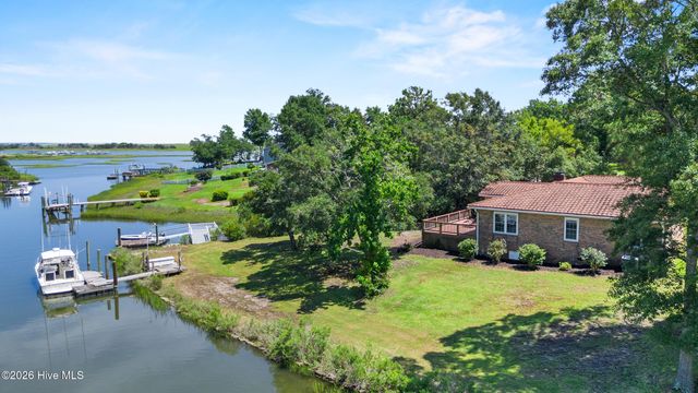 667 Hughes Road, Hampstead, NC 28443