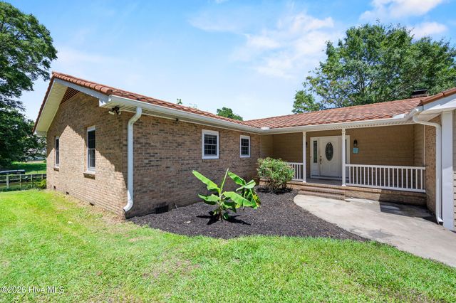 667 Hughes Road, Hampstead, NC 28443