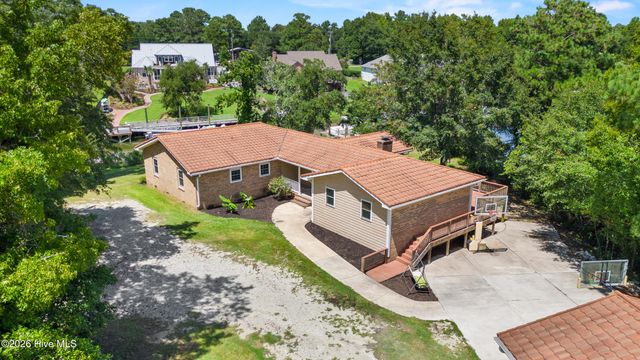 667 Hughes Road, Hampstead, NC 28443