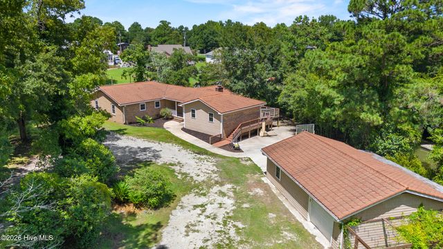 667 Hughes Road, Hampstead, NC 28443