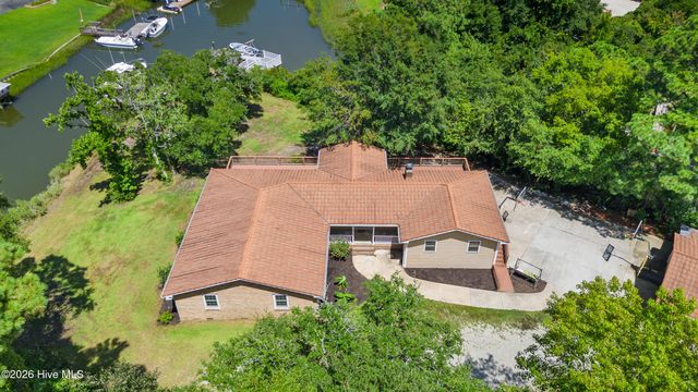 667 Hughes Road, Hampstead, NC 28443