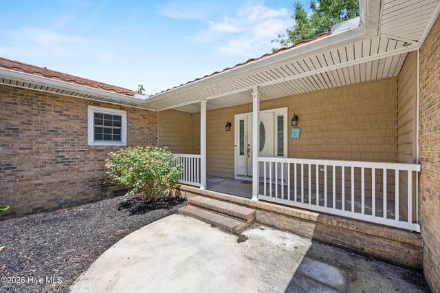 667 Hughes Road, Hampstead, NC 28443