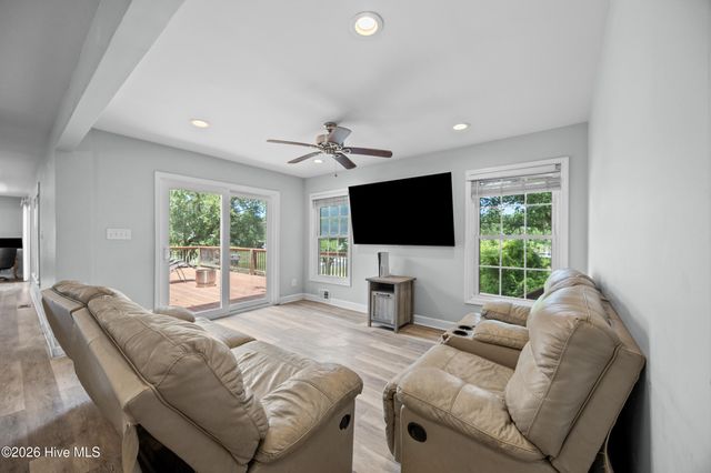 667 Hughes Road, Hampstead, NC 28443