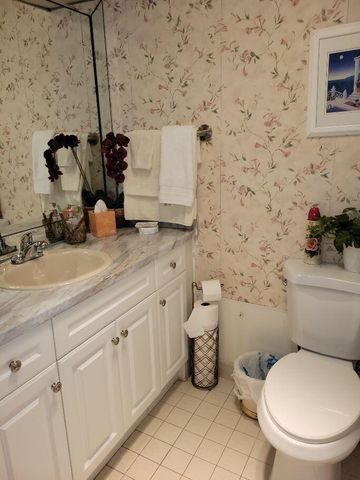 466 Holyoke Lane, Lake Worth, FL 33467