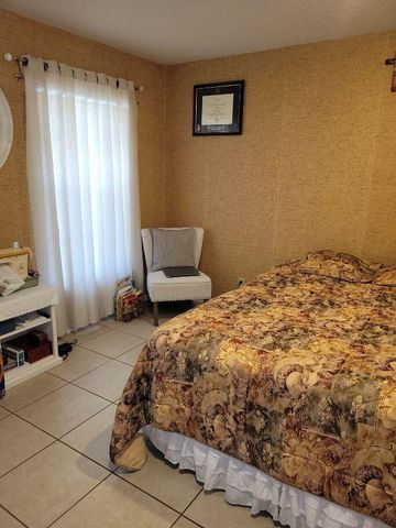 466 Holyoke Lane, Lake Worth, FL 33467