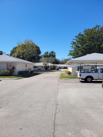 466 Holyoke Lane, Lake Worth, FL 33467