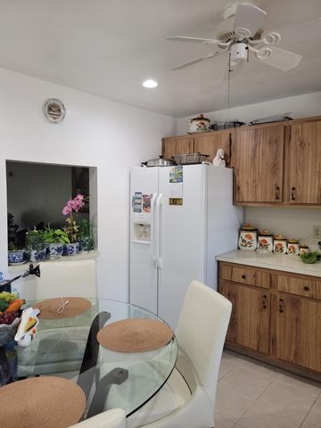 466 Holyoke Lane, Lake Worth, FL 33467