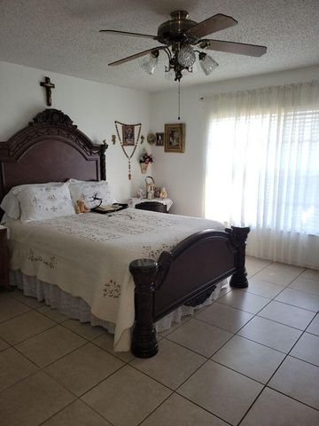 466 Holyoke Lane, Lake Worth, FL 33467