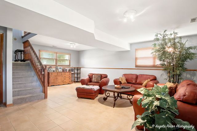 2494 FOREST VIEW Road, Lindenhurst, IL 60046