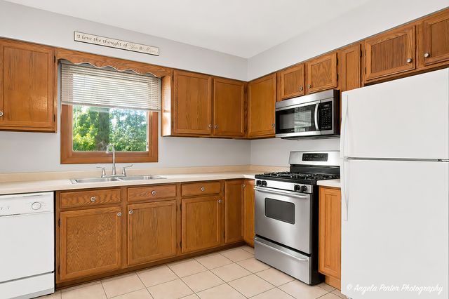 2494 FOREST VIEW Road, Lindenhurst, IL 60046