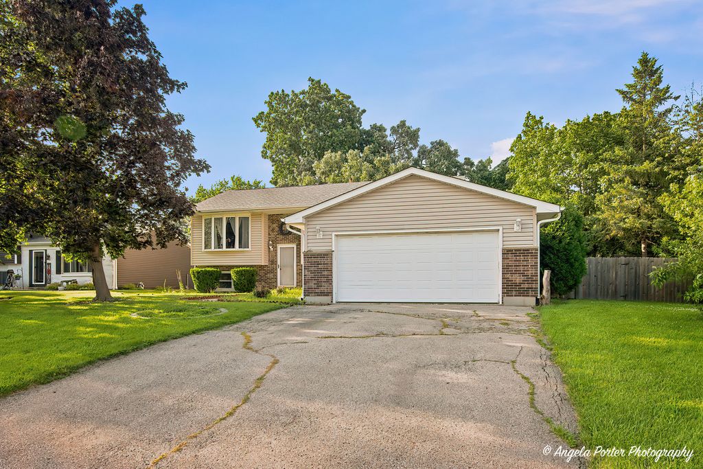 2494 FOREST VIEW Road, Lindenhurst, IL 60046