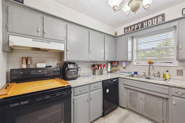 300 Cherokee Lane, El Reno, OK 73036