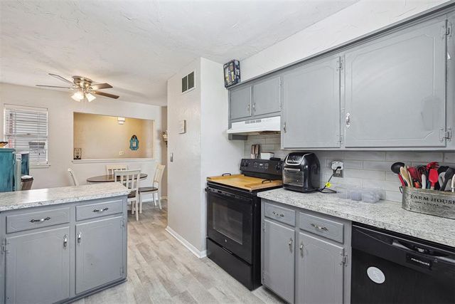 300 Cherokee Lane, El Reno, OK 73036