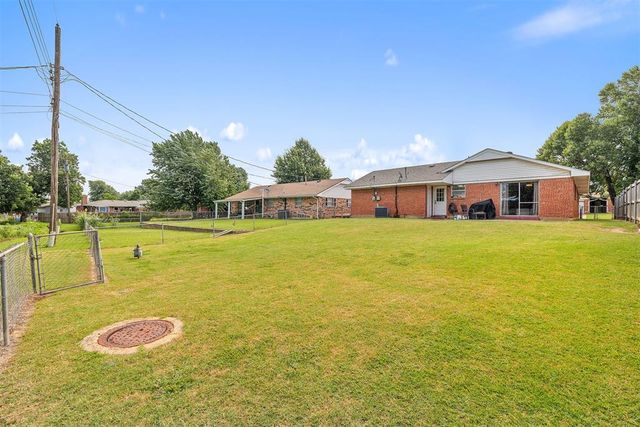 300 Cherokee Lane, El Reno, OK 73036