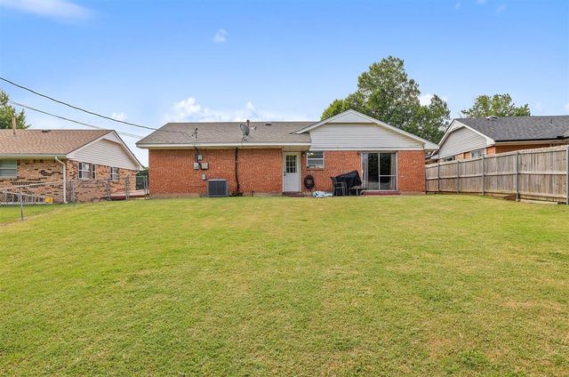 300 Cherokee Lane, El Reno, OK 73036