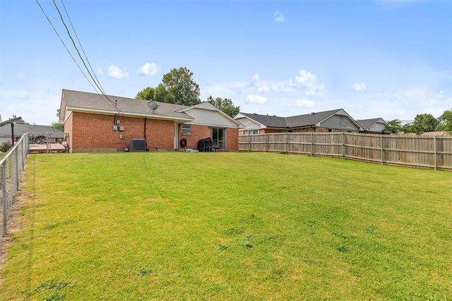 300 Cherokee Lane, El Reno, OK 73036