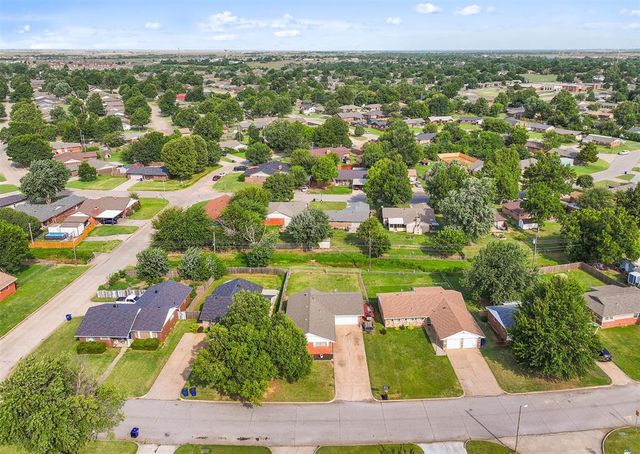 300 Cherokee Lane, El Reno, OK 73036