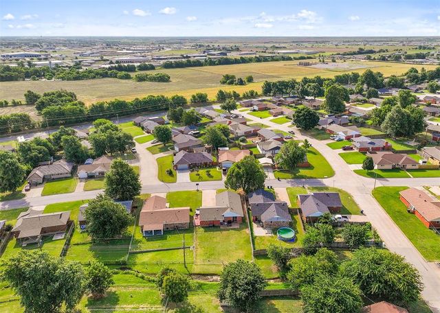 300 Cherokee Lane, El Reno, OK 73036