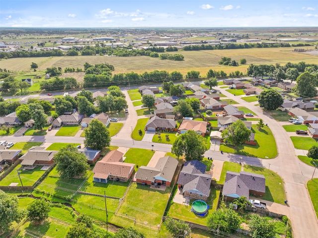 300 Cherokee Lane, El Reno, OK 73036