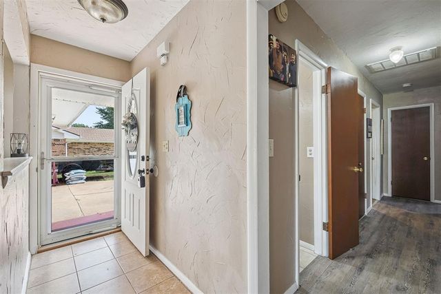 300 Cherokee Lane, El Reno, OK 73036