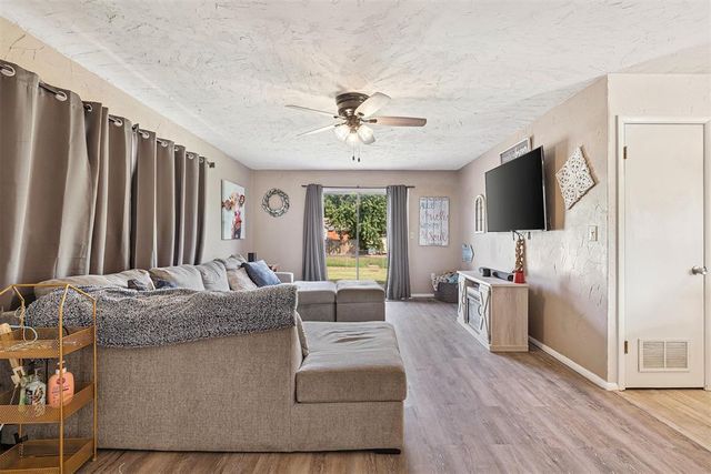 300 Cherokee Lane, El Reno, OK 73036