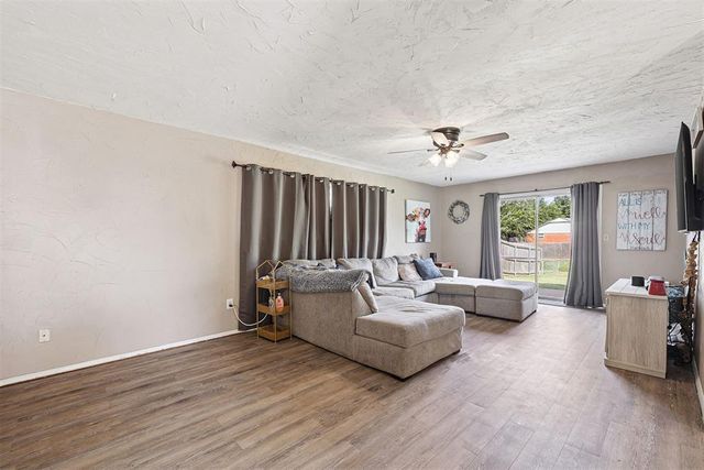 300 Cherokee Lane, El Reno, OK 73036