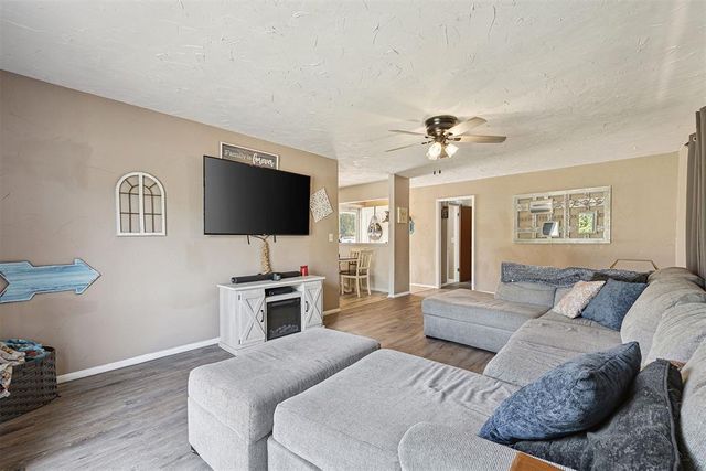 300 Cherokee Lane, El Reno, OK 73036