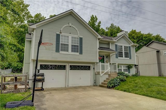 407 SW 24th Terrace, Oak Grove, MO 64075