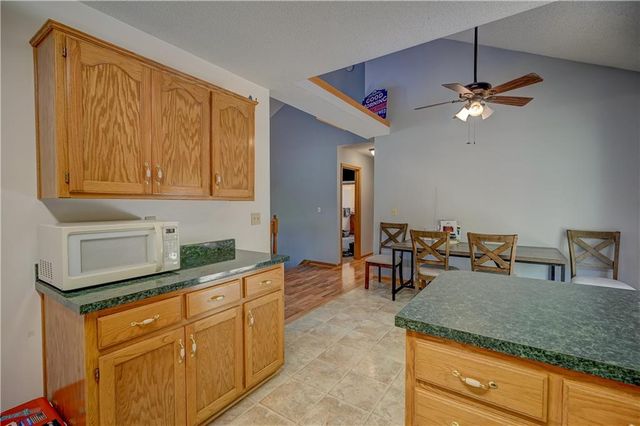 407 SW 24th Terrace, Oak Grove, MO 64075