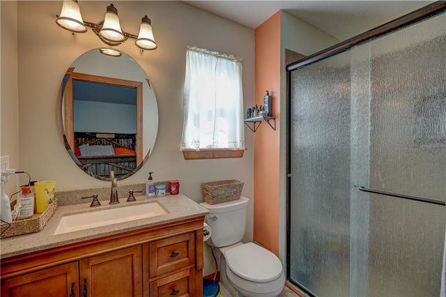 407 SW 24th Terrace, Oak Grove, MO 64075