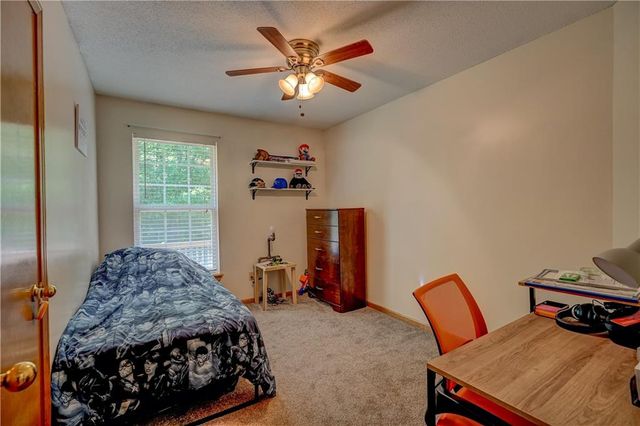 407 SW 24th Terrace, Oak Grove, MO 64075