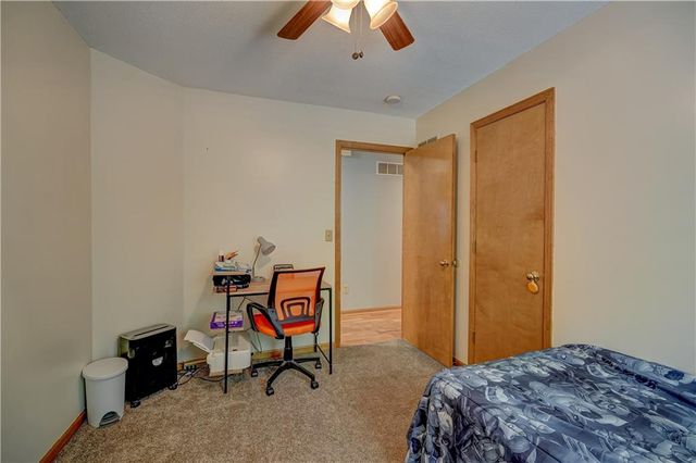 407 SW 24th Terrace, Oak Grove, MO 64075