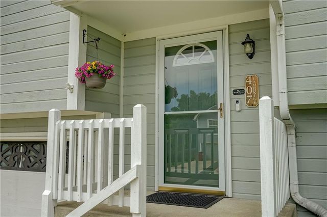407 SW 24th Terrace, Oak Grove, MO 64075