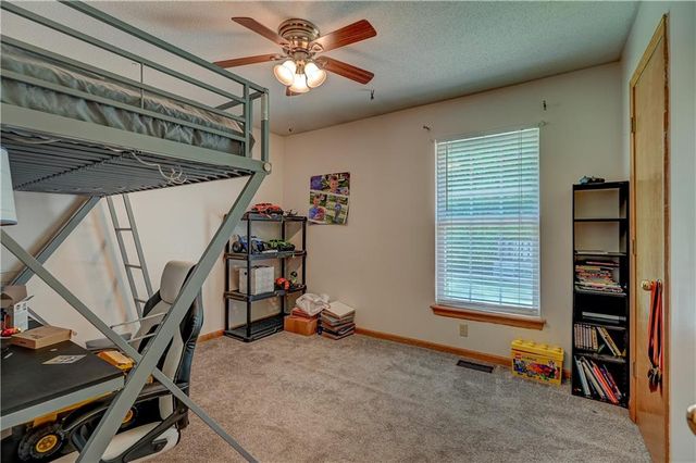 407 SW 24th Terrace, Oak Grove, MO 64075